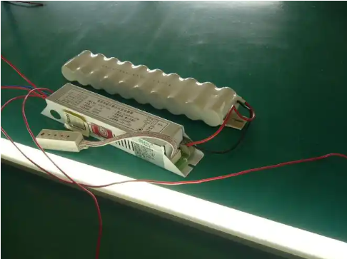 應(yīng)急led燈管電源加燈管.png